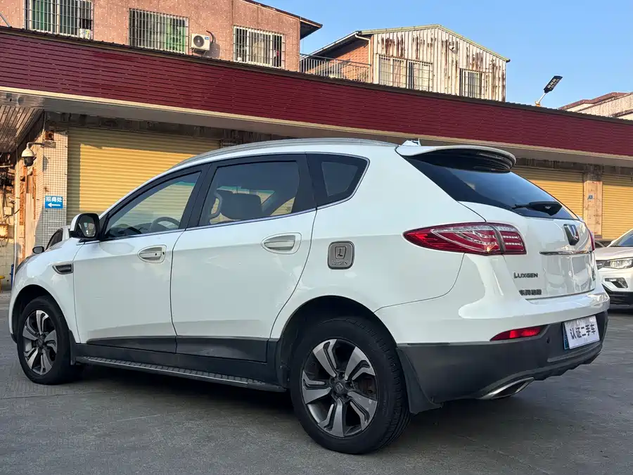 Luxgen U7 SUV 2015 Бензин