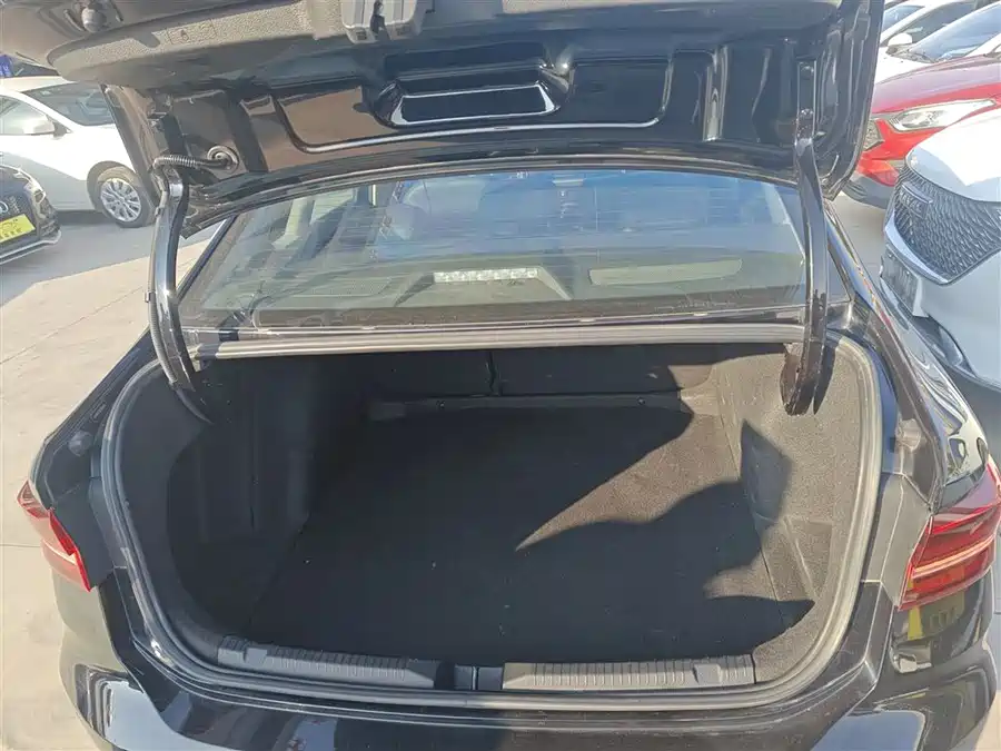 Volkswagen Lavida 2021 Бензин