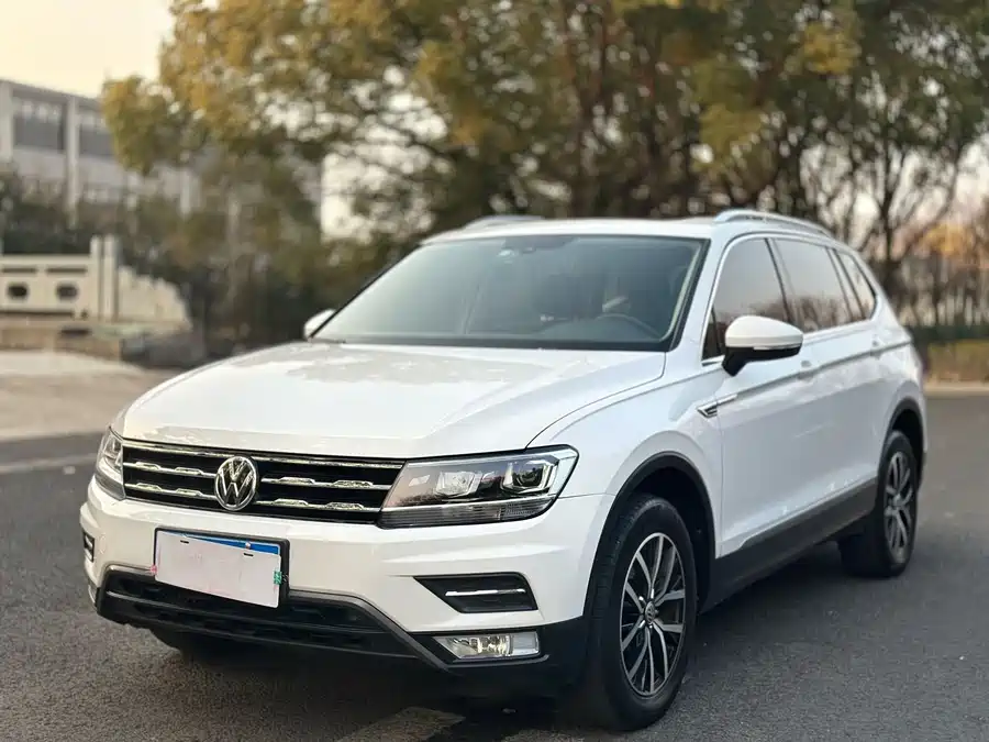 Volkswagen Tiguan L 2018 Бензин