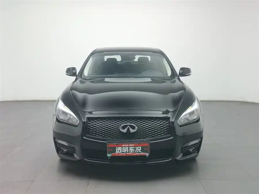 Infiniti Q70 2017 Бензин