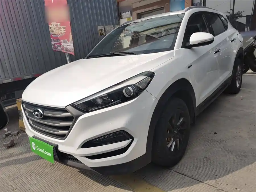 Hyundai Tucson 2016 Бензин