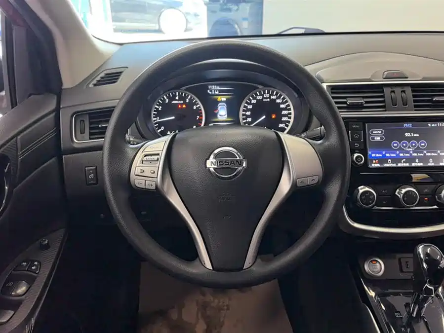 Nissan  Tiida 2017 Бензин