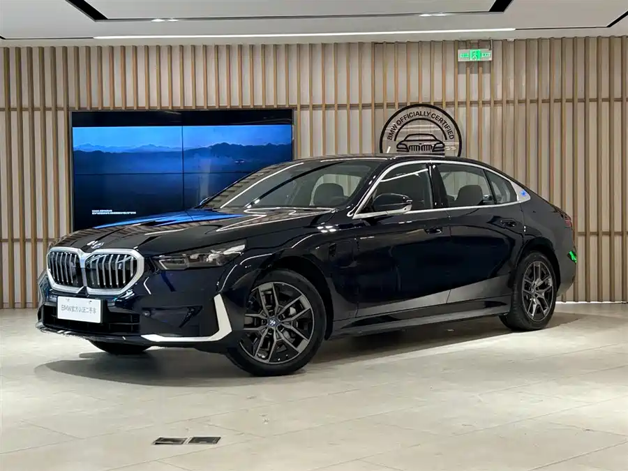 BMW i5 2026 Электрический