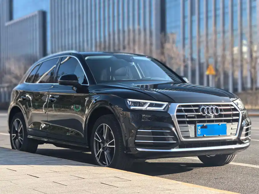 Audi Q5L 2020 Бензин