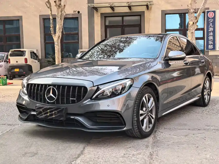 Mercedes-Benz C-Class 2018 Бензин