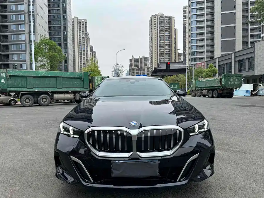 BMW 5 Series 2025 Гибрид
