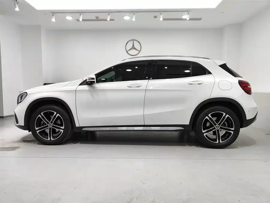 Mercedes-Benz GLA 2019 Бензин
