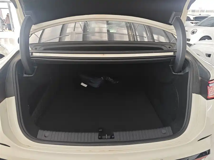 BYD Seal 07 DM-i 2025 Подключаемый гибрид