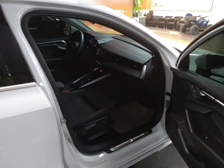 Audi A3 2023 Бензин