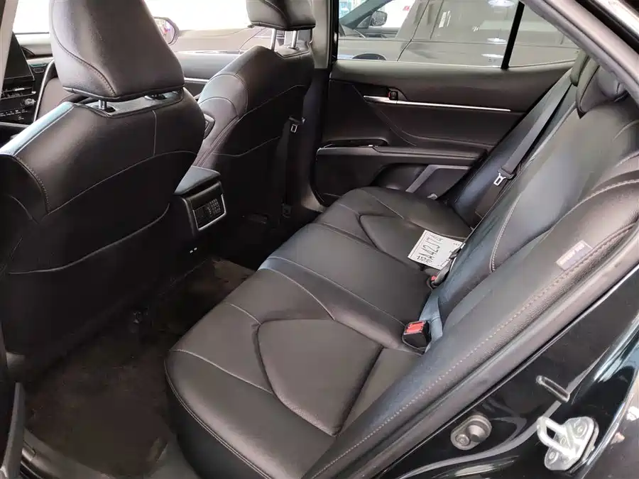 Toyota Camry 2023 Бензин