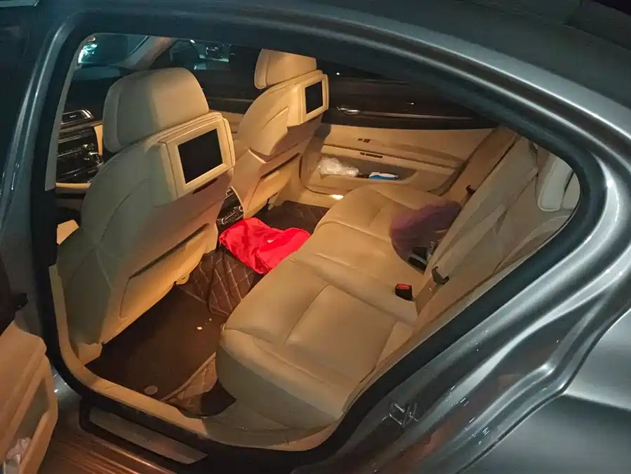 BMW 7 Series 2012 Бензин