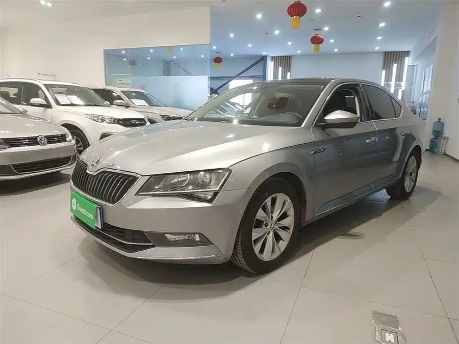 Skoda Superb 2018 Бензин