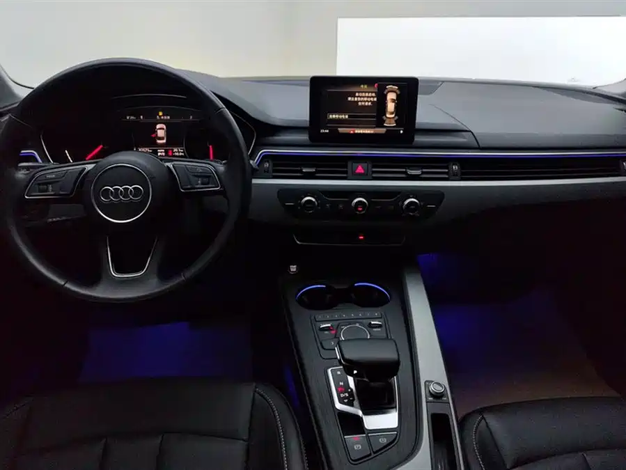 Audi A4L 2019 Бензин